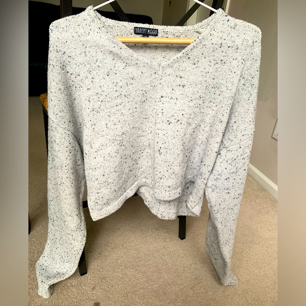 Current Mood || Light grey long sleeve cropped sweater